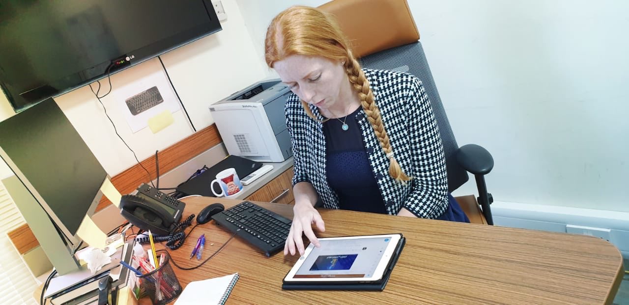 الناطقة باسم الحكومة البريطانية, روزي دياز, مواقع التواصل